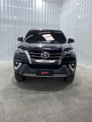 TOYOTA HILUX SW4 2.8 SRX DIAMOND 4X4 7 LUGARES 16V TURBO INTERCOOLER DIESEL 4P AUTOMÁTICO
